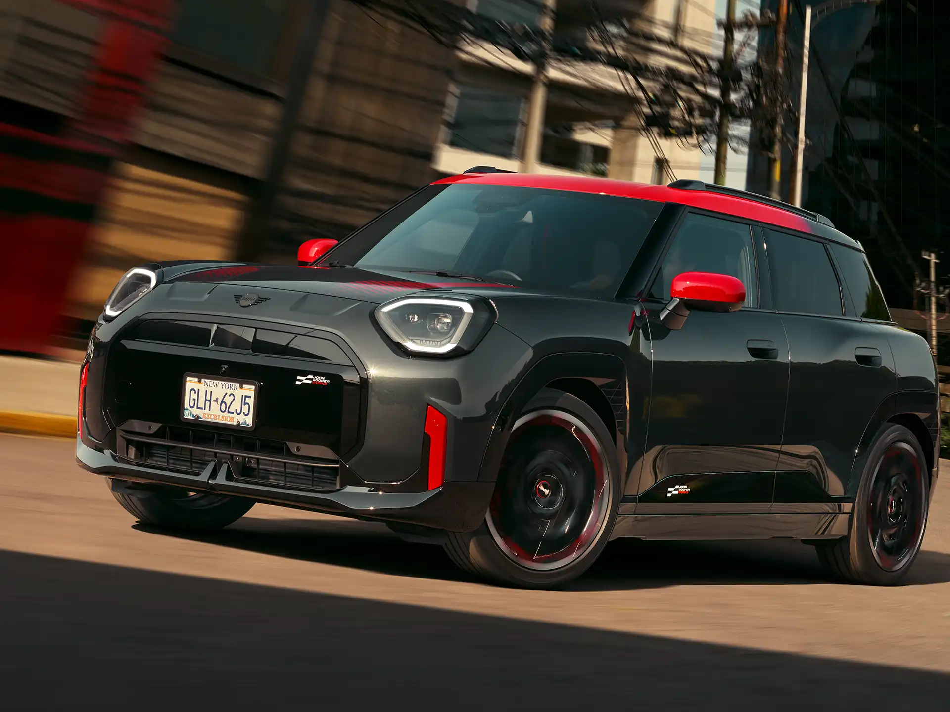 MINI John Cooper Works – J05 JCW näkymä sivulta