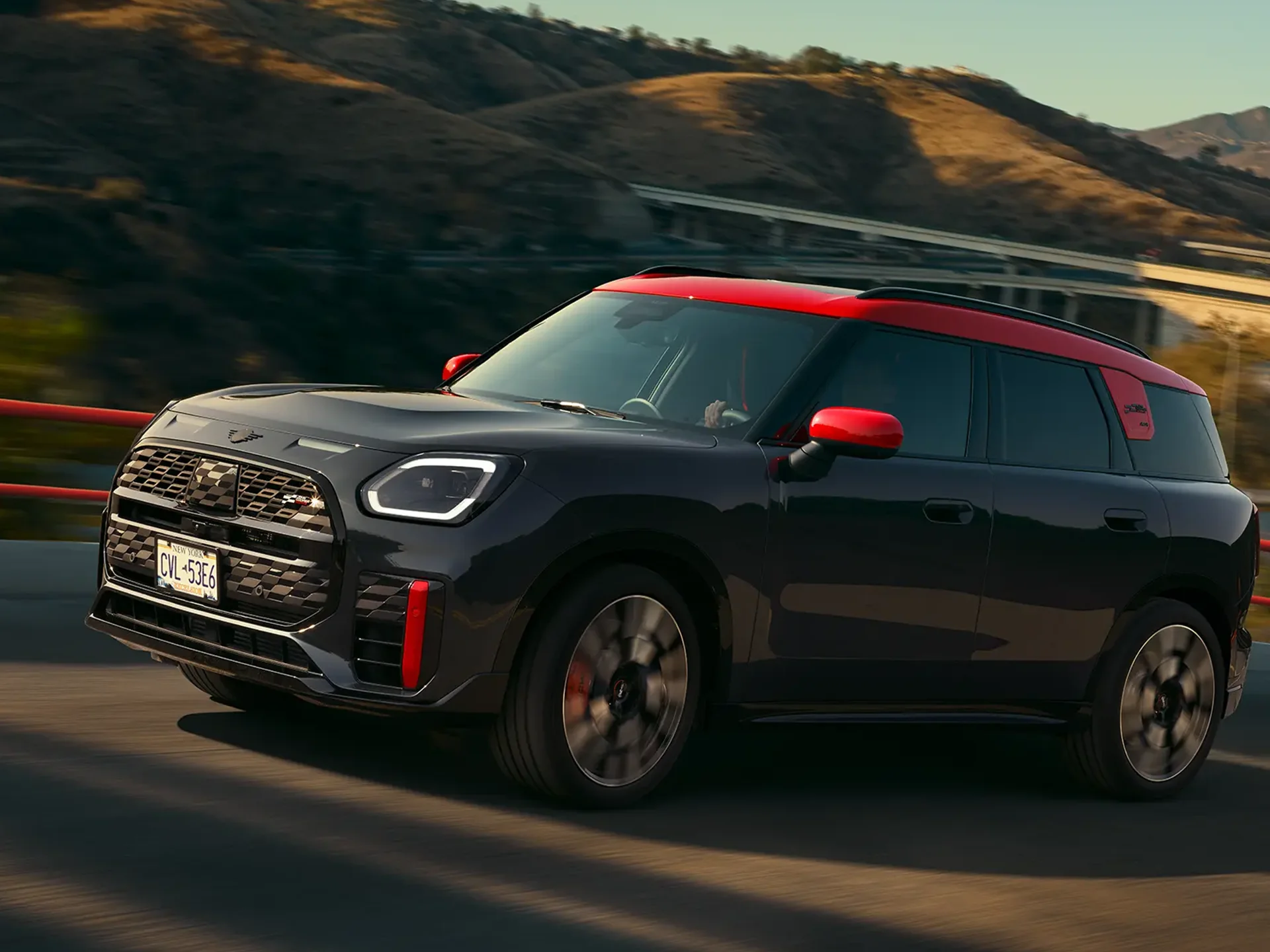 MINI John Cooper Works – U25 JCW näkymä sivulta